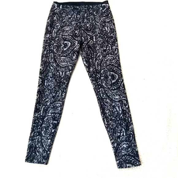💚5/$25 Lyssé Black Raised Soft Velvet Paisley Print Luxury Leggings Size XS - Picture 1 of 6